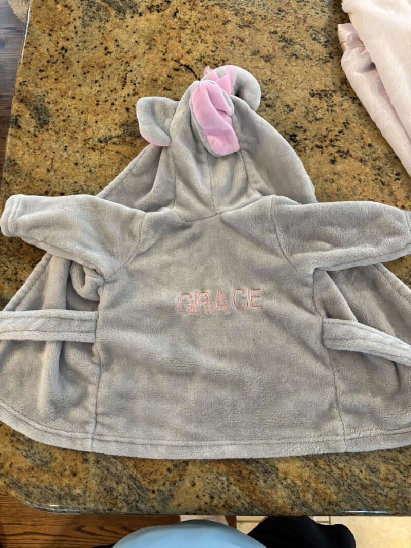 Grace elephant robe 0-9 months